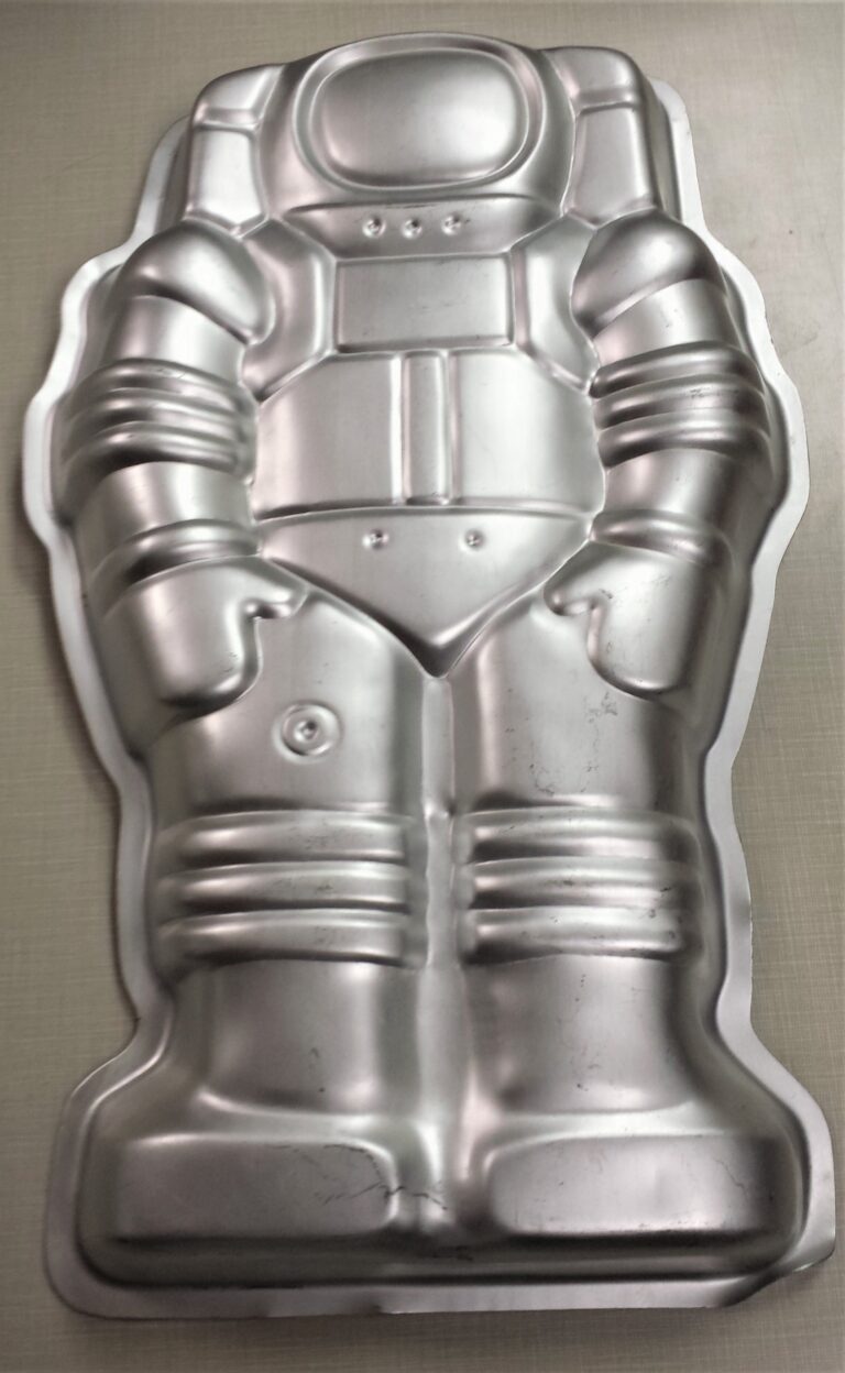 Astronaut cake pan