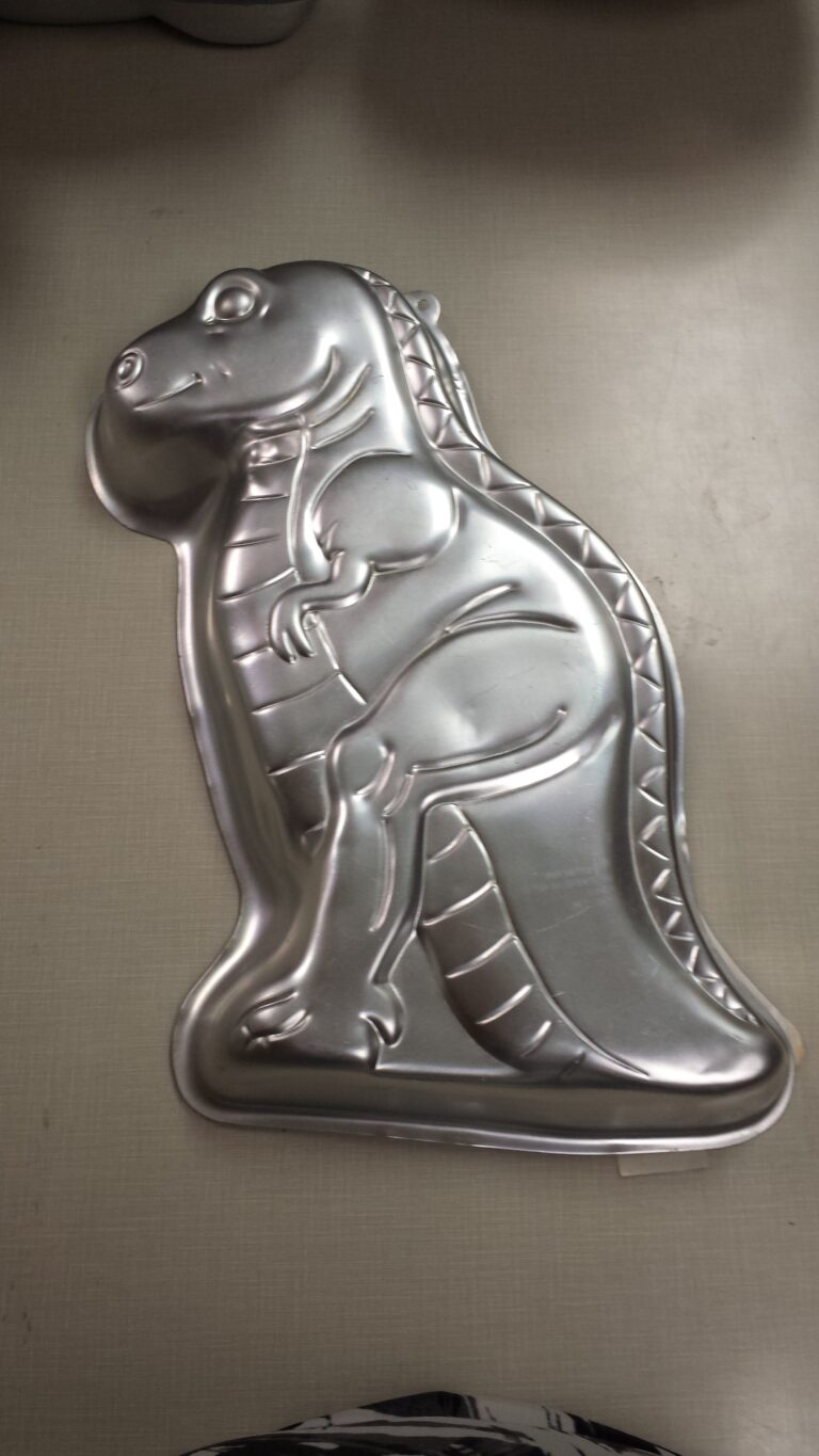 Dinosaur cake pan