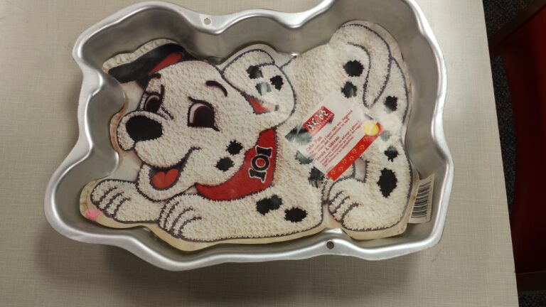 Dog (101 Dalmatians) cake pan