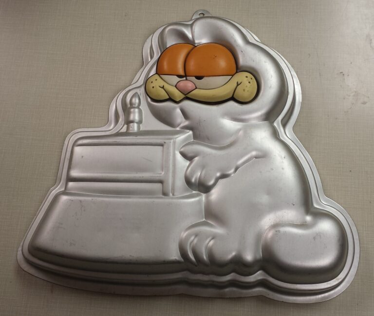 Garfield cake pan