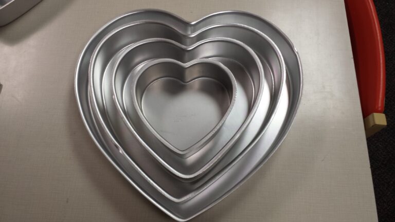 Heart (6_ 10_ 13_15 inch) cake pans