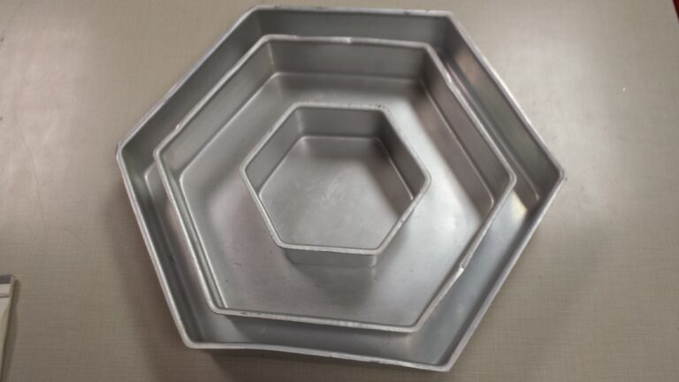 Hexagon (6_ 12_ 15 inch) cake pans