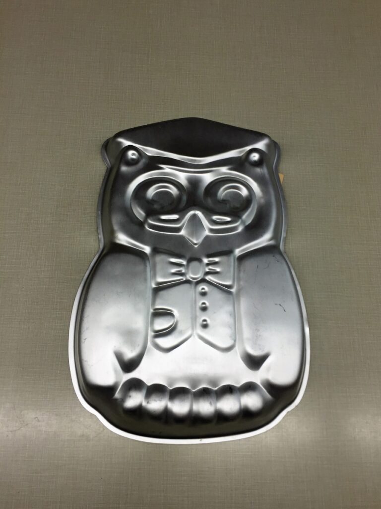 Owl cake pan