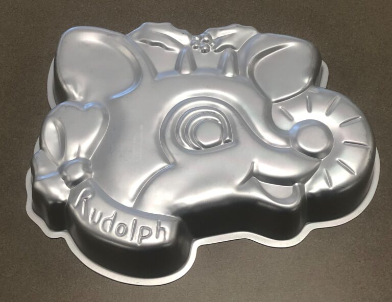 Rudolph cake pan