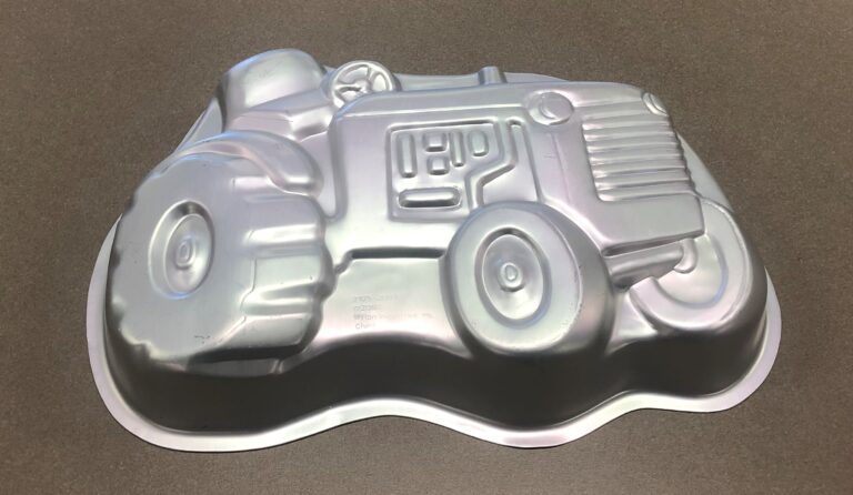 Tractor cake pan